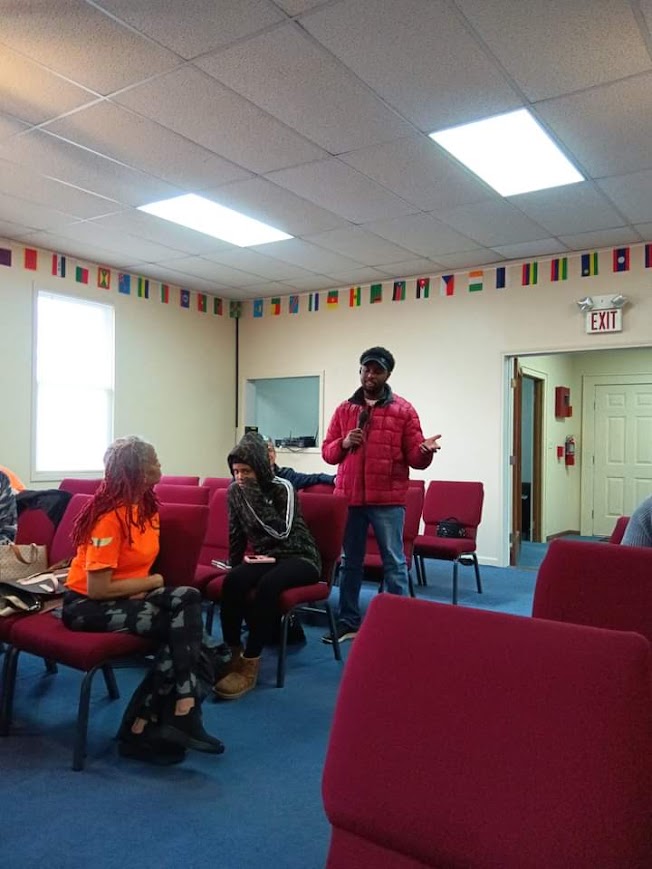 DaVante' Goins speaking to a room of attendees